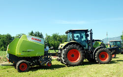 Traktor z balirko